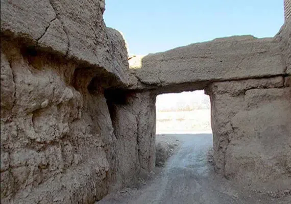 خندق های سنگی قلعه سرورخان