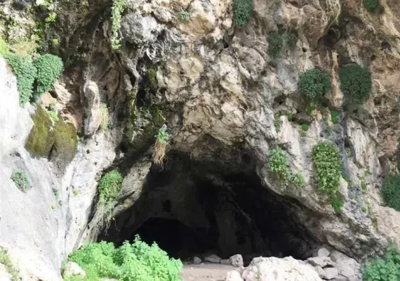 غار پبده (محل زندگی انسان های اولیه)