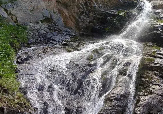 آبشار طویل کوه شاه رابر