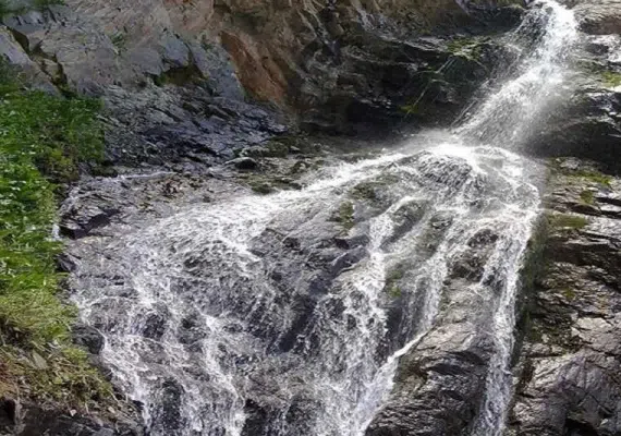 آبشار طویل کوه شاه رابر