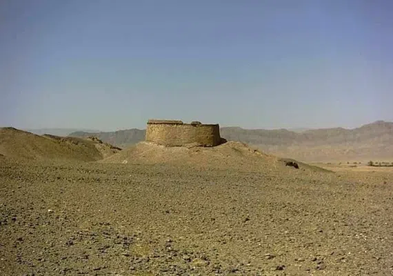 دخمه زرتشتیان شریف آباد