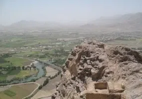غار ها و پناهگاه های قلعه بزی شهرستان مبارکه