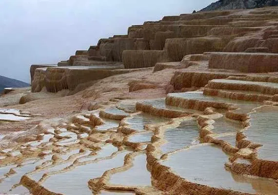 چشمه ی زیبای باداب سورت