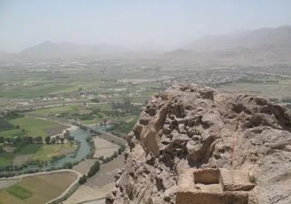 غار ها و پناهگاه های قلعه بزی شهرستان مبارکه