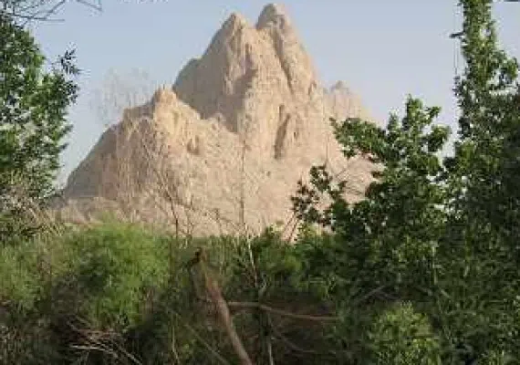 غار ها و پناهگاه های قلعه بزی شهرستان مبارکه