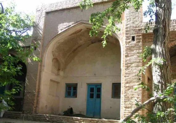 مدرسه علمیه درمیان