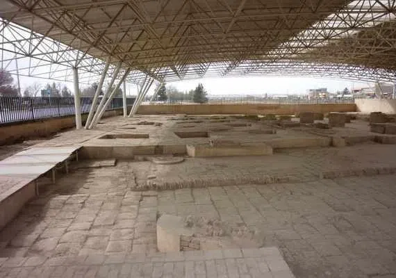 بقایای مسجد تابران توس