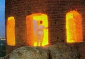 کوه تاریخی آتشگاه، معبد موبدان زرتشتی