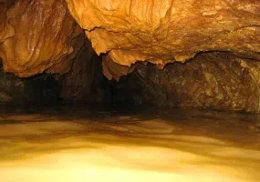 غار آبی دانیال مازندران