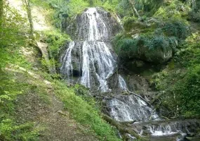 آبشار لاشو کجاست