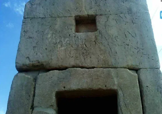 گوردختر، قبری از خاندان کورش کبیر