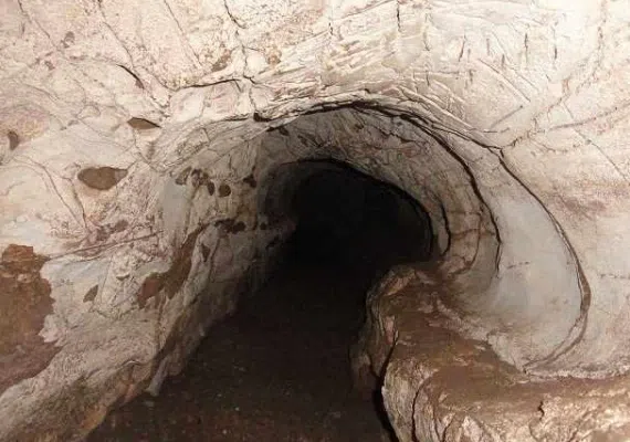 غار گرو دوزین گلستان