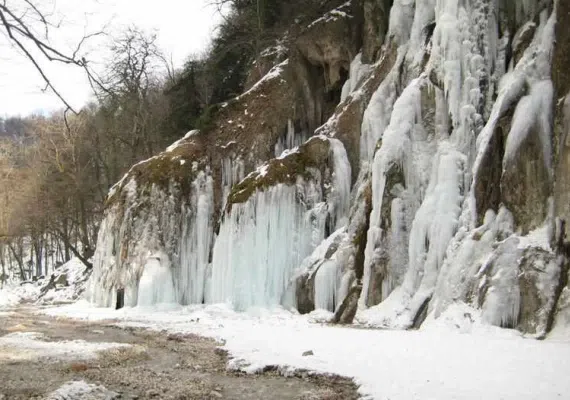 آبشار باران کوه
