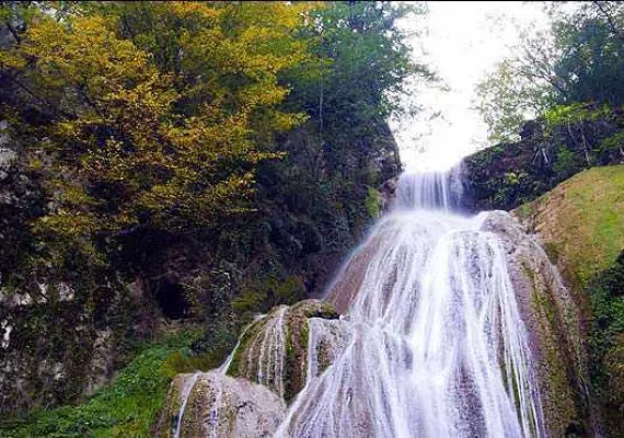 مجمومه آبشارهای لوه، آبشارهای پله ای ایران