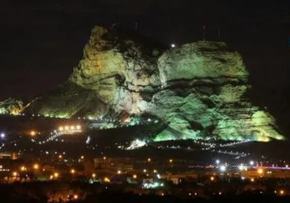 کوه تاریخی آتشگاه، معبد موبدان زرتشتی
