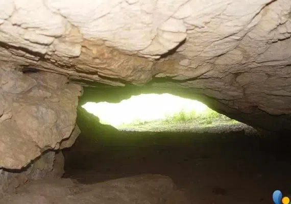 غار گرو دوزین گلستان