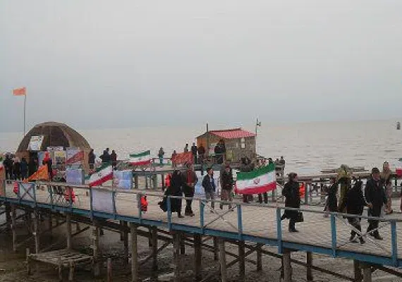 اسکله بندر ترکمن، محلی برای ماهیگیری و قایقرانی