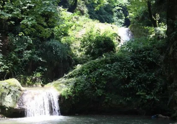 مجمومه آبشارهای لوه، آبشارهای پله ای ایران