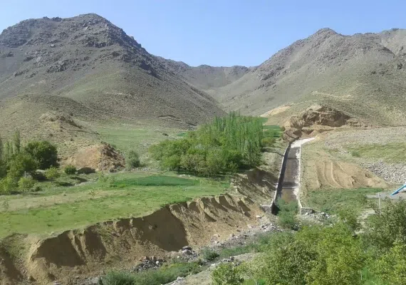 روستاي صخره ای کُرُم، تجربه حمام آب معدنی در دل کوه