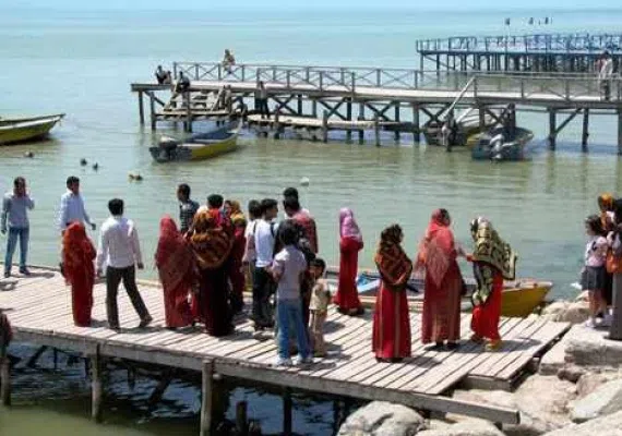 اسکله بندر ترکمن، محلی برای ماهیگیری و قایقرانی