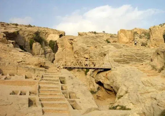 گورستان صخره ای سیراف، شگفت انگیز ترین گورستان و گورستان تمدن ها