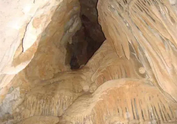 مجمومه غارهای کیارام، از قدیمی ترین غارهای ایران