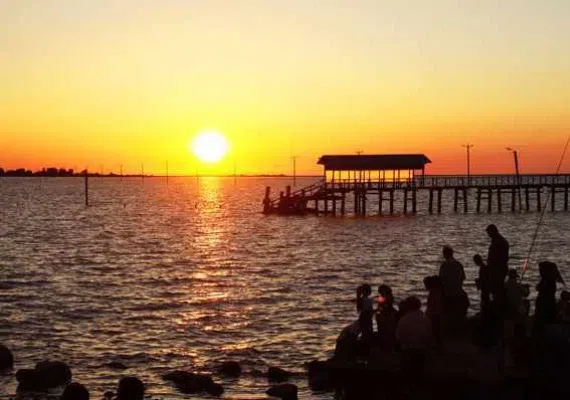 اسکله بندر گز، چهره زیبای دریای خزر در غروب آفتاب