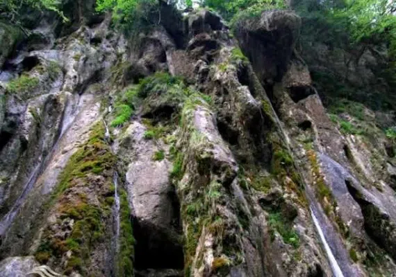 آبشار باران کوه