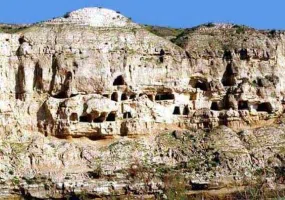 غار چهل خانه