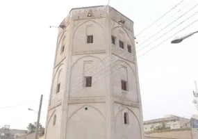 برجی از قلعه خورموج