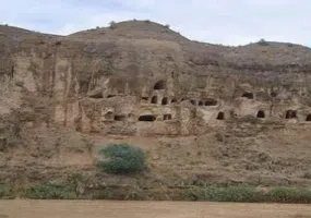 غار چهل خانه
