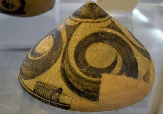 تل باکون، دشتی در کنار تخت جمشید