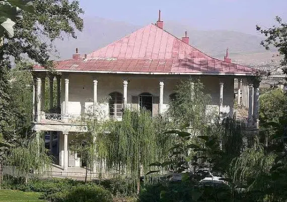 کاخ تاریخی سرخه حصار