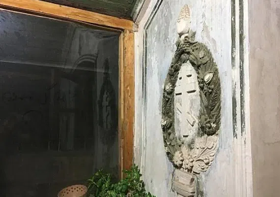کلیسای کانتور، نگین سرخ محله پنبه ریسه