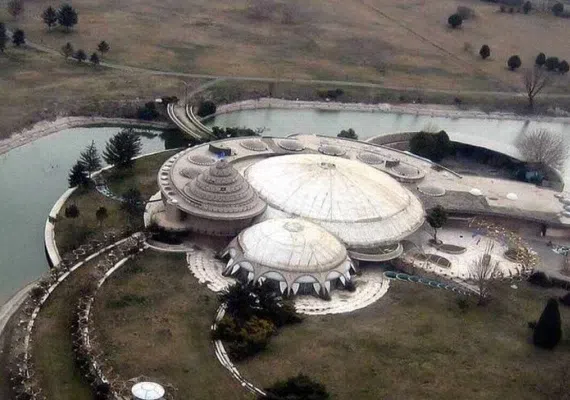 کاخ مروارید، معماری منحصربفردی به شکل صدف