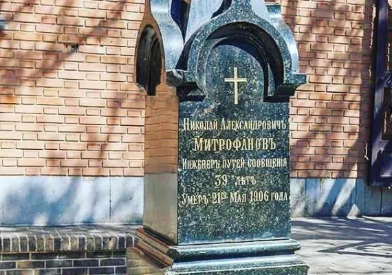 کلیسای کانتور، نگین سرخ محله پنبه ریسه