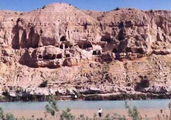 غار چهل خانه