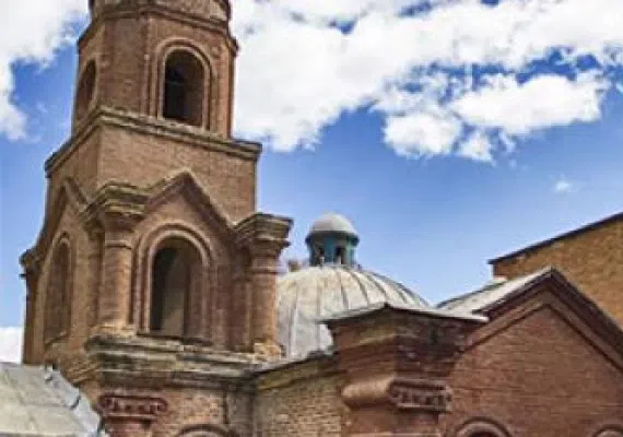 کلیسای کانتور، نگین سرخ محله پنبه ریسه
