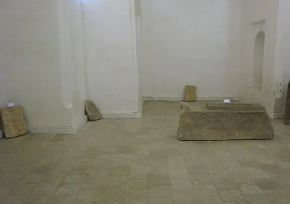 بقعه پیر احمد زهرنوش، مدفنی از جنس تاریخ