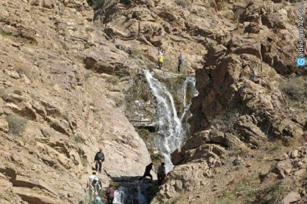 آبشار برگ جهان