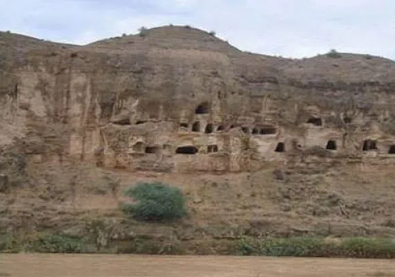 غار چهل خانه