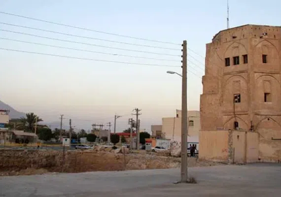 برجی از قلعه خورموج