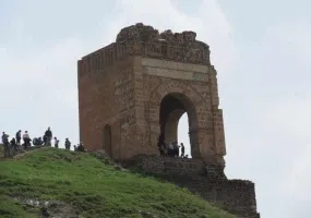 قلعه ضحاک، معجونی از تاریخ و افسانه