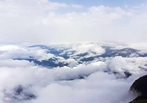 درفک، آشیانه ی پرنده ی یخی، بام گیلان و محل عبور فرشتگان