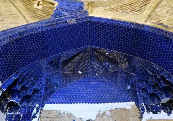 مسجد کبود تبریز، نگین لاجوردی ایران