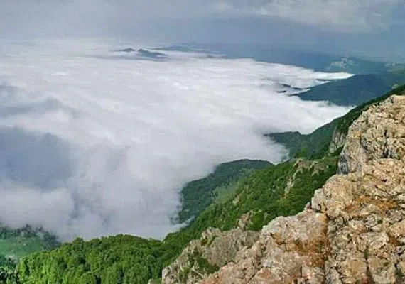 درفک، آشیانه ی پرنده ی یخی، بام گیلان و محل عبور فرشتگان