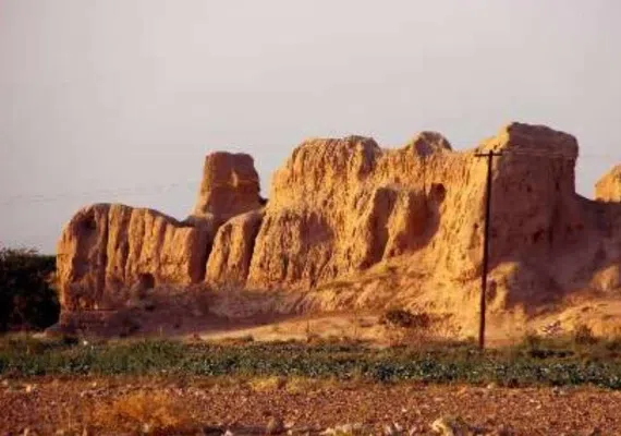 قلعه بی مانند خشت خام ایرج