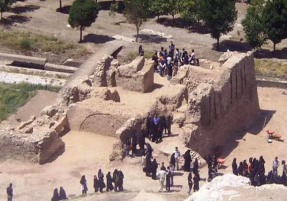 تپه میل، آتشکده بهرام گور