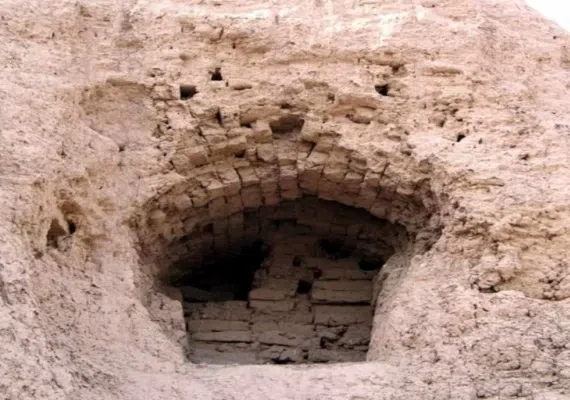 قلعه بی مانند خشت خام ایرج