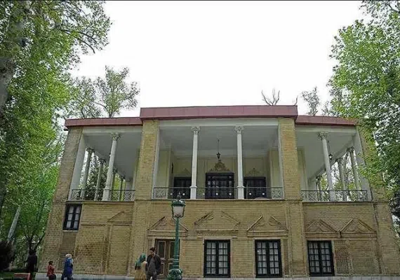 کوشک احمد شاهی تهران، عمارتی با شکوه